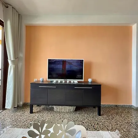 Sicht Auf Ifach, Hafen Und *