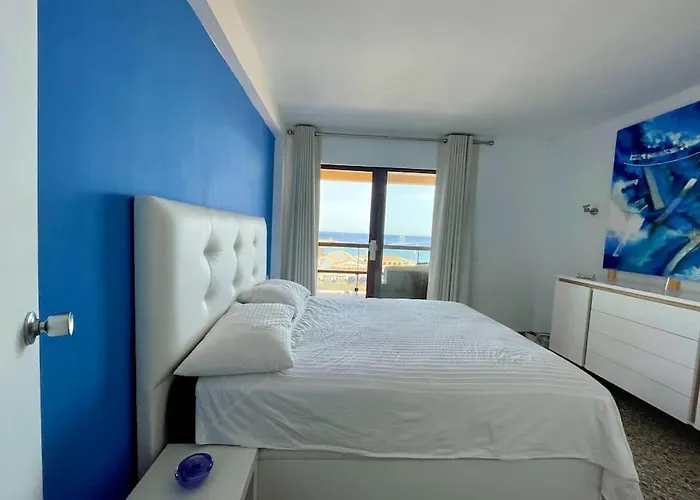 Sicht Auf Ifach, Hafen Und Appartement