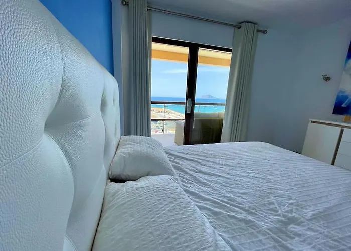 Sicht Auf Ifach, Hafen Und *