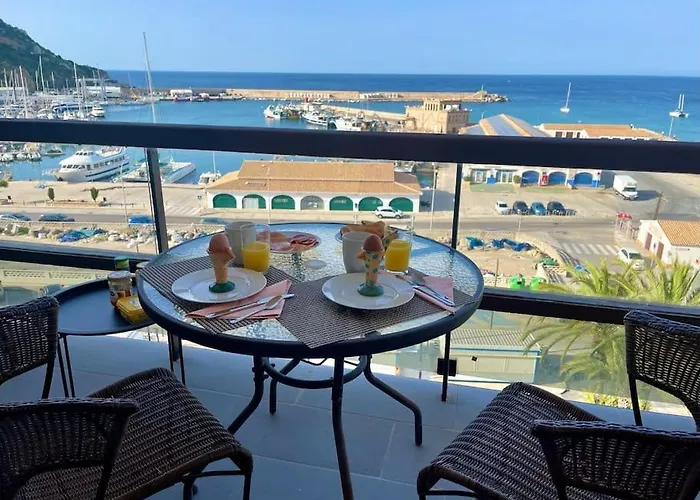 Sicht Auf Ifach, Hafen Und Apartment Calpe