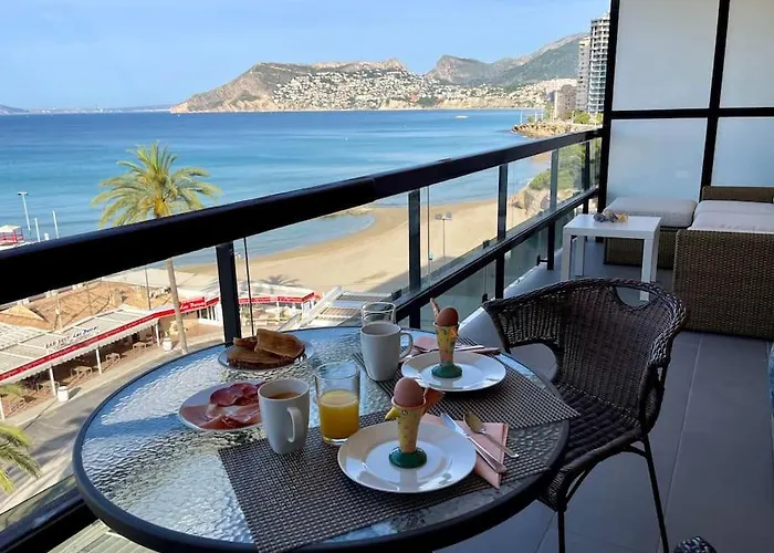 Sicht Auf Ifach, Hafen Und Calp