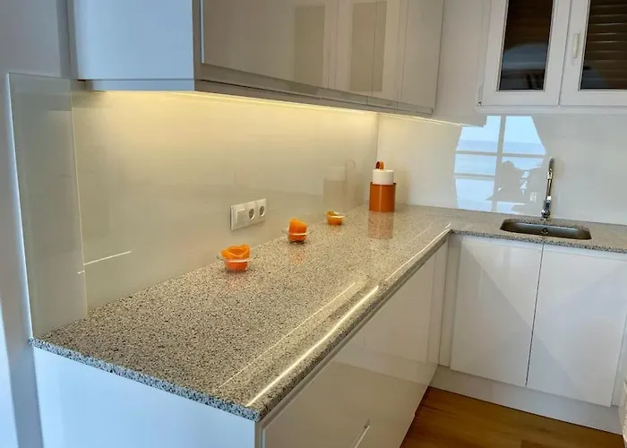 Sicht Auf Ifach, Hafen Und *