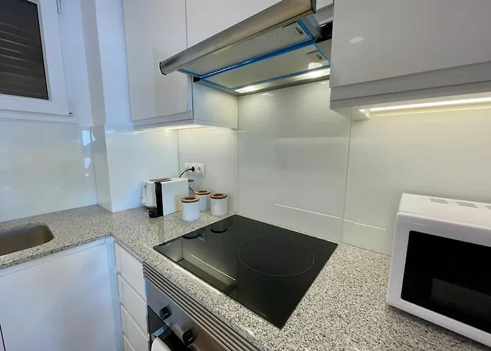 Sicht Auf Ifach, Hafen Und